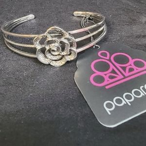 NWT Paparazzi -"Rosy Repose" -Silver Cuff